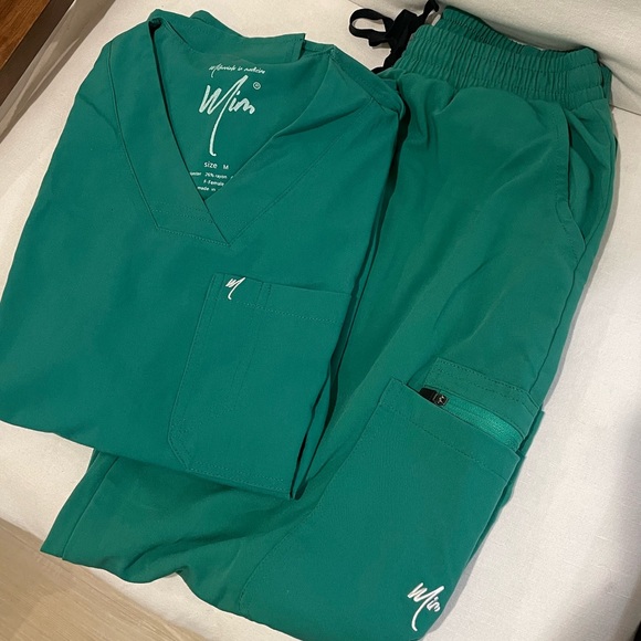 Mims scrubs Hunter green set - Picture 2 of 5